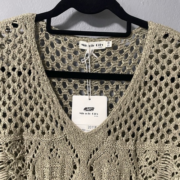 NWT Miracle Crochet V-Neck Sleeveless Green/Gray Top. Size S/M - Picture 3 of 6